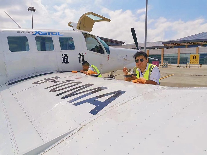 航攝員“忙里偷閑” 航攝員“忙里偷閑”